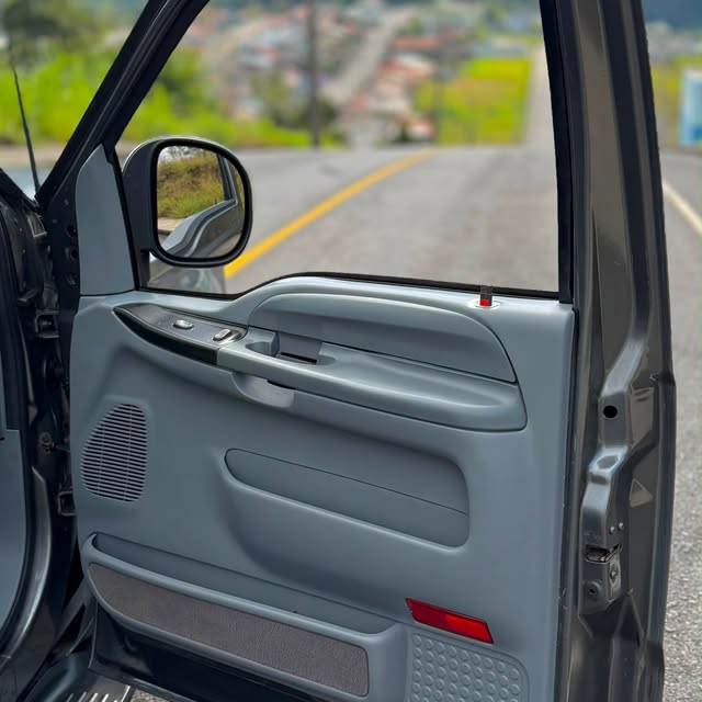 FORD F-250 XLT-L - Imagem 9
