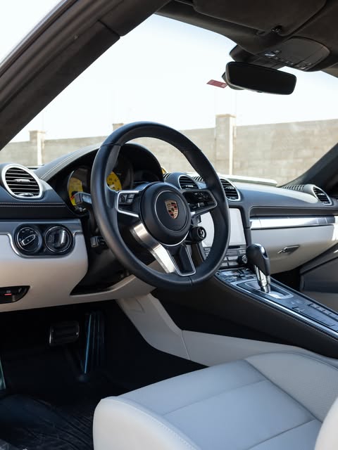 PORSCHE 718 CAYMAN STYLE EDITION - Imagem 4