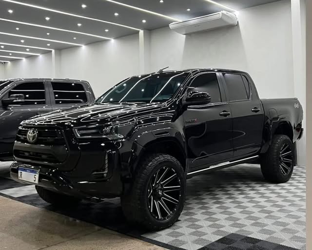 TOYOTA HILUX SRX 2.8 TURBO DIESEL - Imagem 2