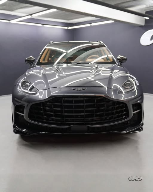 ASTON MARTIN DBX DBX707 - Imagem 1