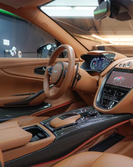 ASTON MARTIN DBX DBX707 - Imagem 4