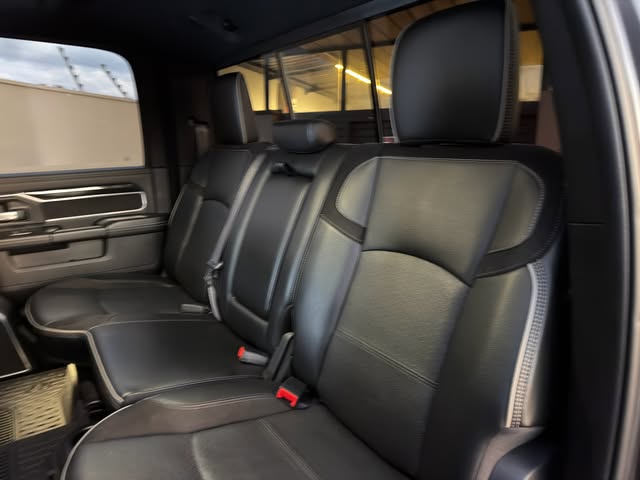 RAM 3500 NIGHT EDITION - Imagem 8