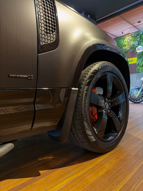 LAND ROVER DEFENDER - Imagem 13