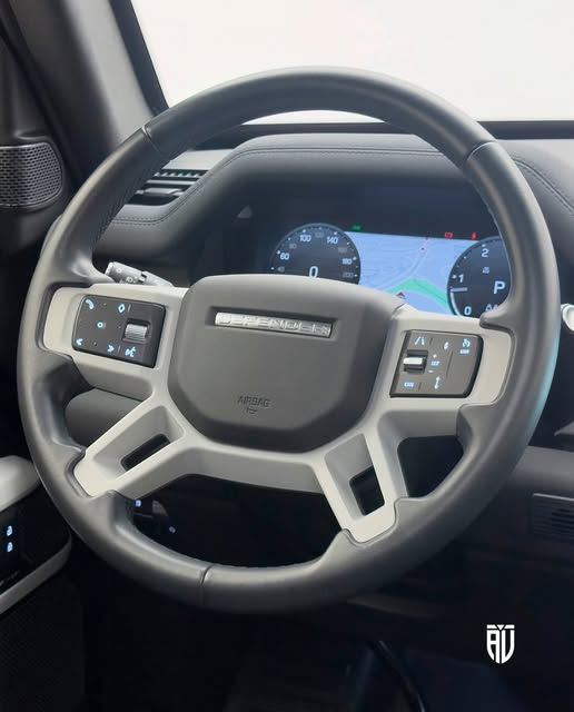 LAND ROVER DEFENDER D300 SE X-DYNAMIC - Imagem 12