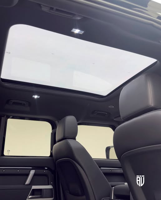 LAND ROVER DEFENDER D300 SE X-DYNAMIC - Imagem 15