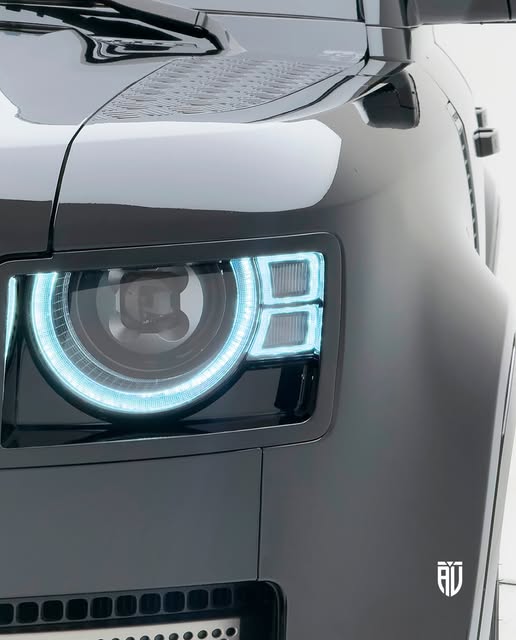 LAND ROVER DEFENDER D300 SE X-DYNAMIC - Imagem 5