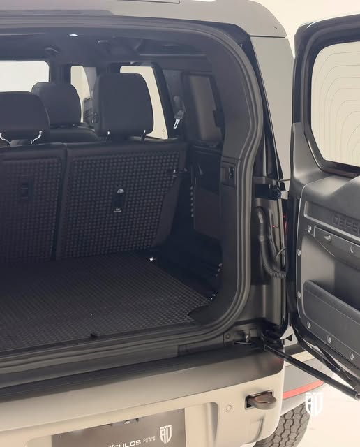 LAND ROVER DEFENDER D300 SE X-DYNAMIC - Imagem 7