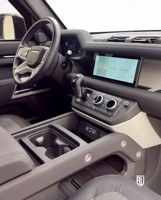 LAND ROVER DEFENDER D300 SE X-DYNAMIC - Imagem 8