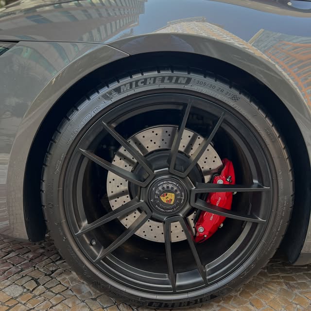 PORSCHE 911 CARRERA GTS - Imagem 12