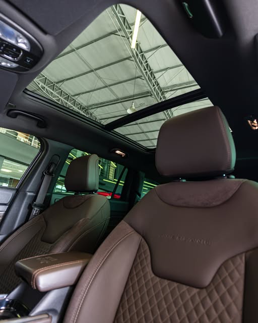 JEEP COMMANDER OVERLAND TD380 - Imagem 3