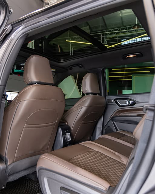 JEEP COMMANDER OVERLAND TD380 - Imagem 7