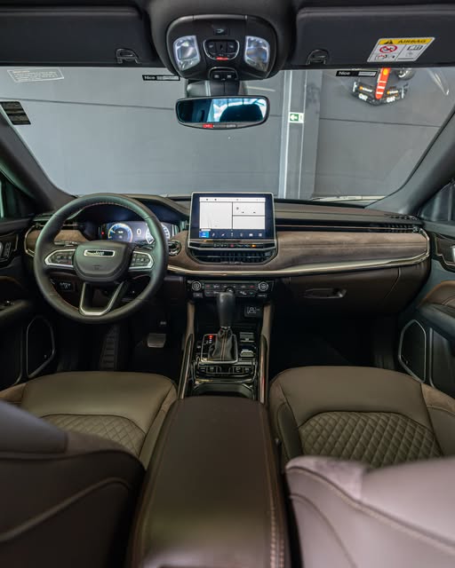 JEEP COMMANDER OVERLAND TD380 - Imagem 9