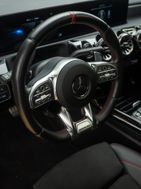 MERCEDES-BENZ CLA 35 AMG - Imagem 2