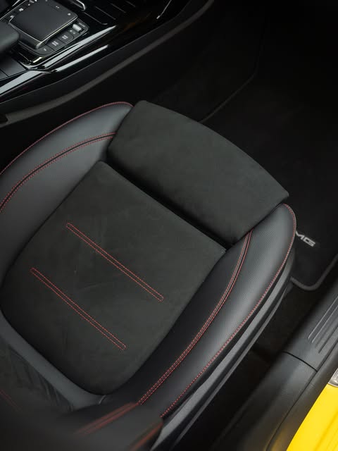 MERCEDES-BENZ CLA 35 AMG - Imagem 20
