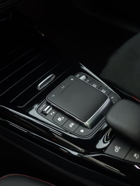MERCEDES-BENZ CLA 35 AMG - Imagem 10