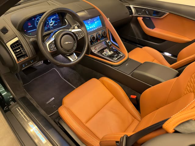 JAGUAR F-TYPE P300 R-DYNAMIC - Imagem 13