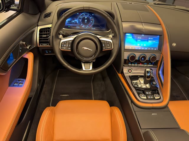 JAGUAR F-TYPE P300 R-DYNAMIC - Imagem 8