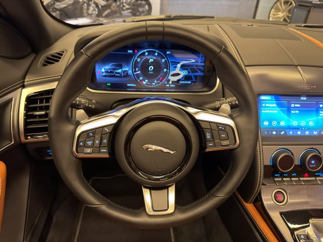 JAGUAR F-TYPE P300 R-DYNAMIC - Imagem 10