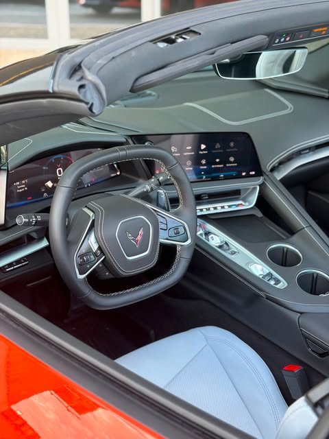 CHEVROLET CORVETTE STINGRAY 1LT - Imagem 8