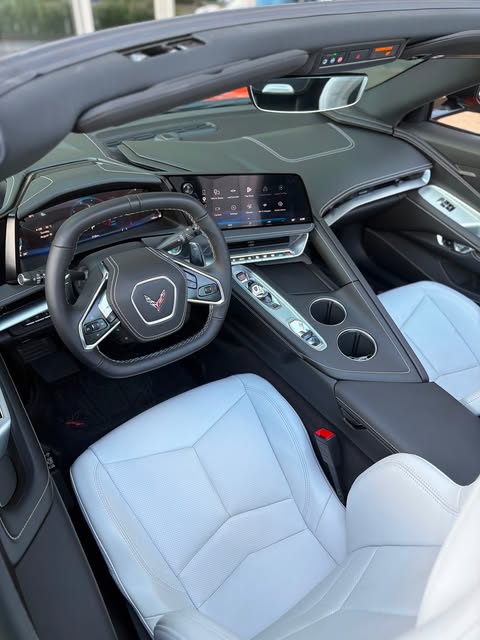 CHEVROLET CORVETTE STINGRAY 1LT - Imagem 9