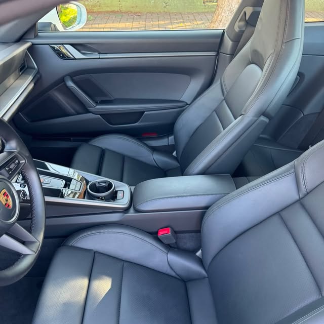 PORSCHE 911 CARRERA 3.0 - Imagem 12
