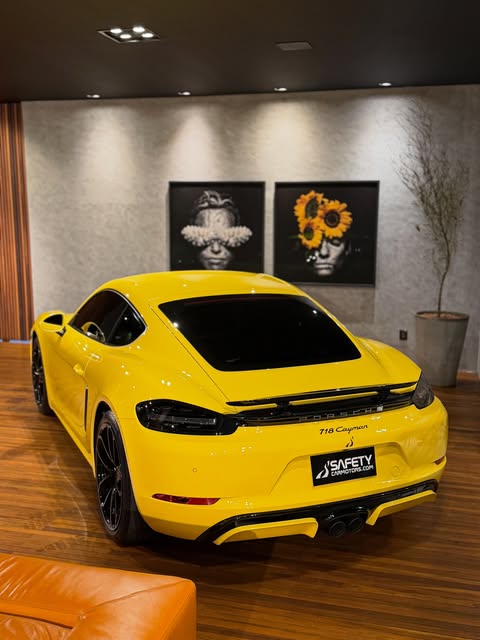 PORSCHE 718 CAYMAN STYLE EDITION - Imagem 1