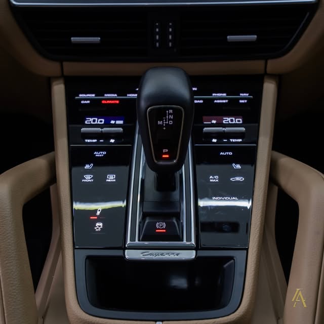 PORSCHE CAYENNE E-HYBRID PLATINUM EDITION - Imagem 11
