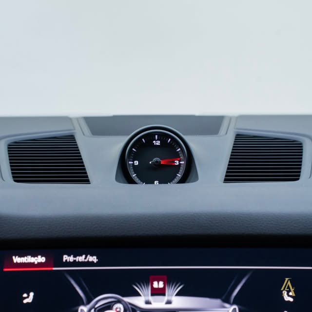 PORSCHE CAYENNE E-HYBRID PLATINUM EDITION - Imagem 15