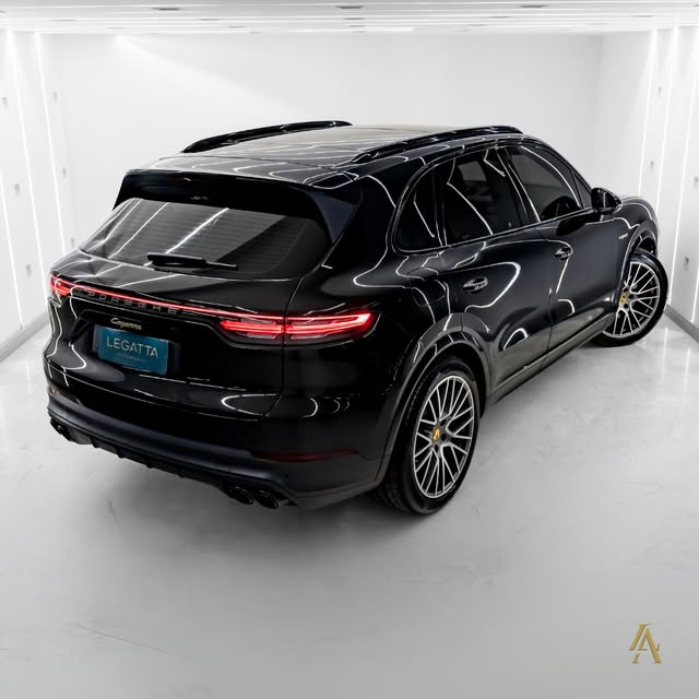 PORSCHE CAYENNE E-HYBRID PLATINUM EDITION - Imagem 18