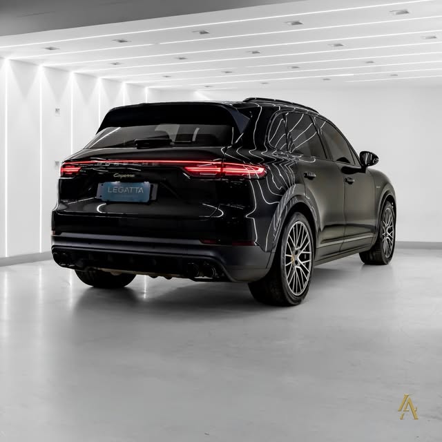 PORSCHE CAYENNE E-HYBRID PLATINUM EDITION - Imagem 4