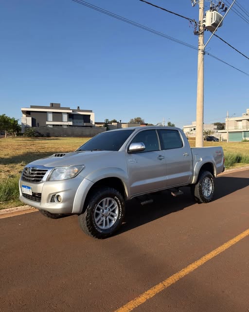 TOYOTA HILUX SRV - Imagem 1