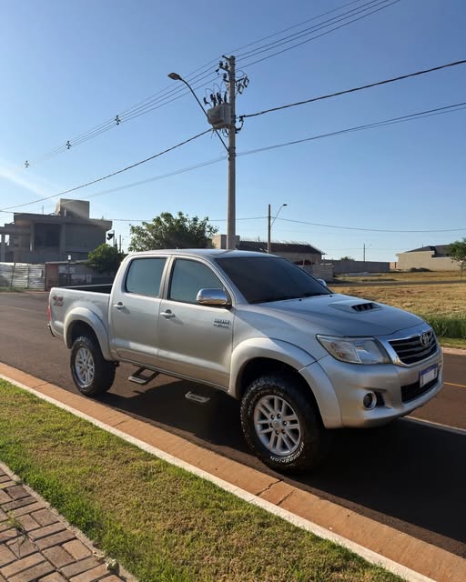TOYOTA HILUX SRV - Imagem 2
