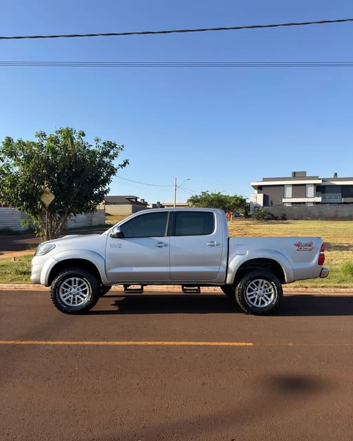 TOYOTA HILUX SRV - Imagem 3