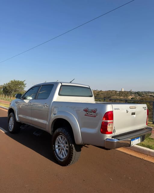 TOYOTA HILUX SRV - Imagem 4