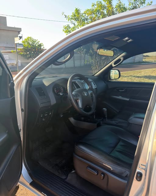 TOYOTA HILUX SRV - Imagem 5