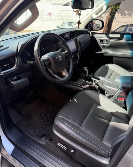 TOYOTA HILUX SRX - Imagem 4
