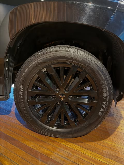 MITSUBISHI PAJERO SPORT LEGEND BLACK - Imagem 15