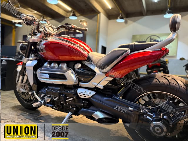TRIUMPH ROCKET III GT - Imagem 8