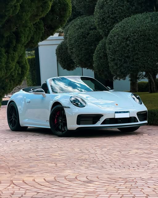 PORSCHE 911 CARRERA GTS - Imagem 1