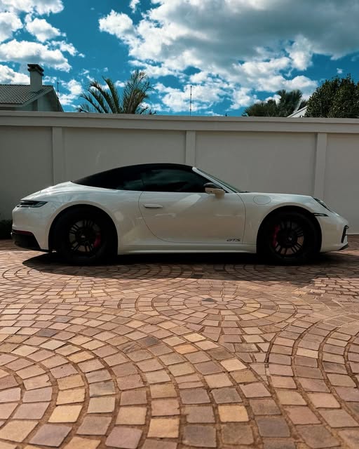 PORSCHE 911 CARRERA GTS - Imagem 2