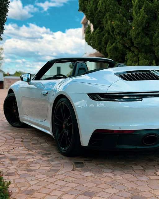 PORSCHE 911 CARRERA GTS - Imagem 3