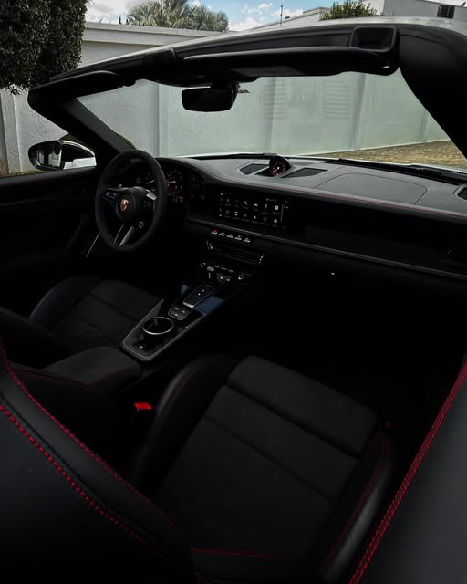 PORSCHE 911 CARRERA GTS - Imagem 8