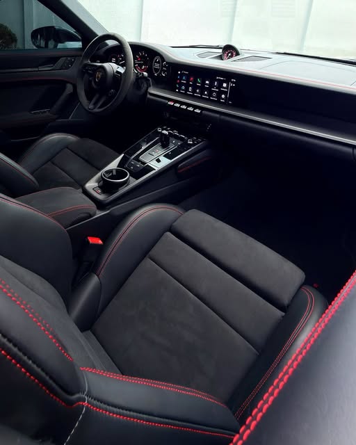 PORSCHE 911 CARRERA GTS - Imagem 9