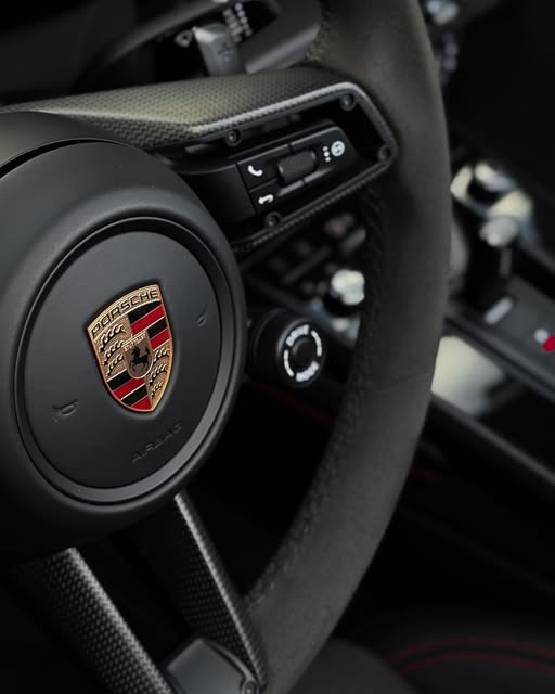 PORSCHE 911 CARRERA GTS - Imagem 10