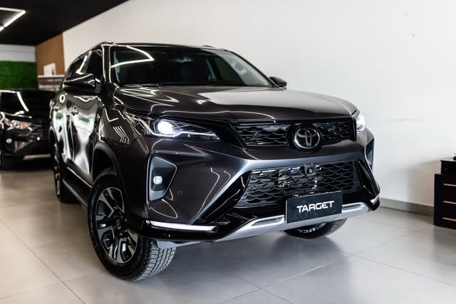 TOYOTA HILUX SW4 SRX - Imagem 1