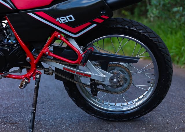 YAMAHA DT 180 Z - Imagem 4