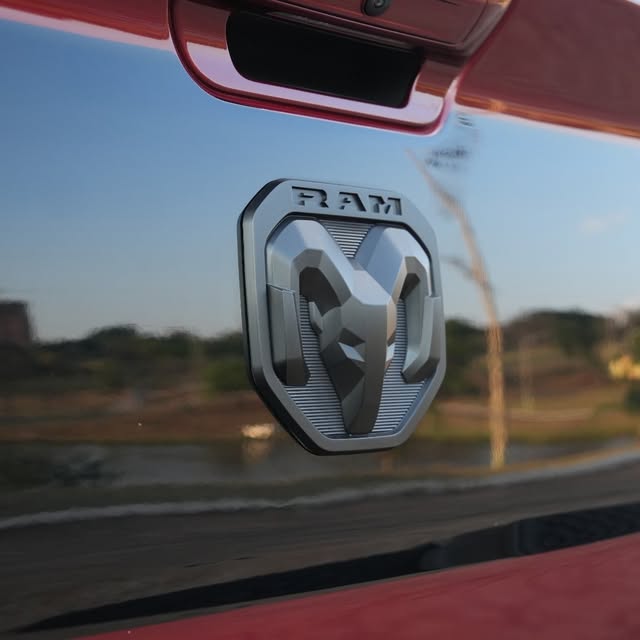 RAM 2500 LARAMIE - Imagem 9