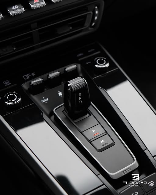 PORSCHE 911 CARRERA - Imagem 8