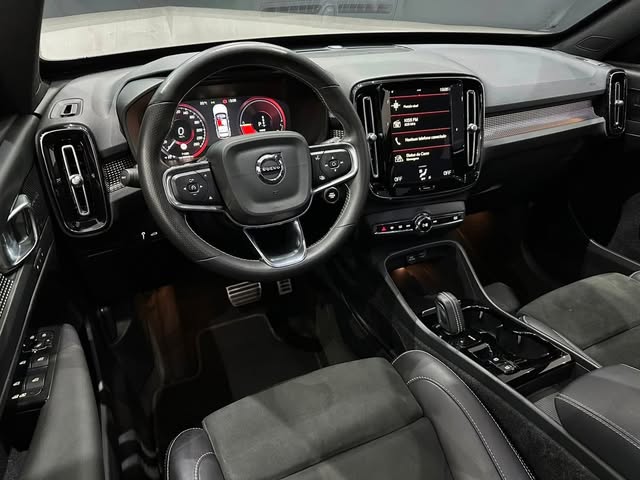 VOLVO XC40 RECHARGE R-DESING - Imagem 5