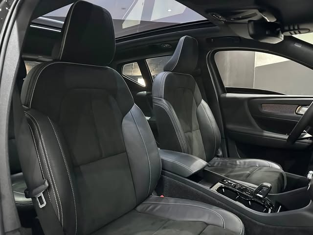 VOLVO XC40 RECHARGE R-DESING - Imagem 7